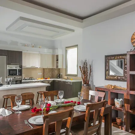 וילה Aphrodite Beachfront *